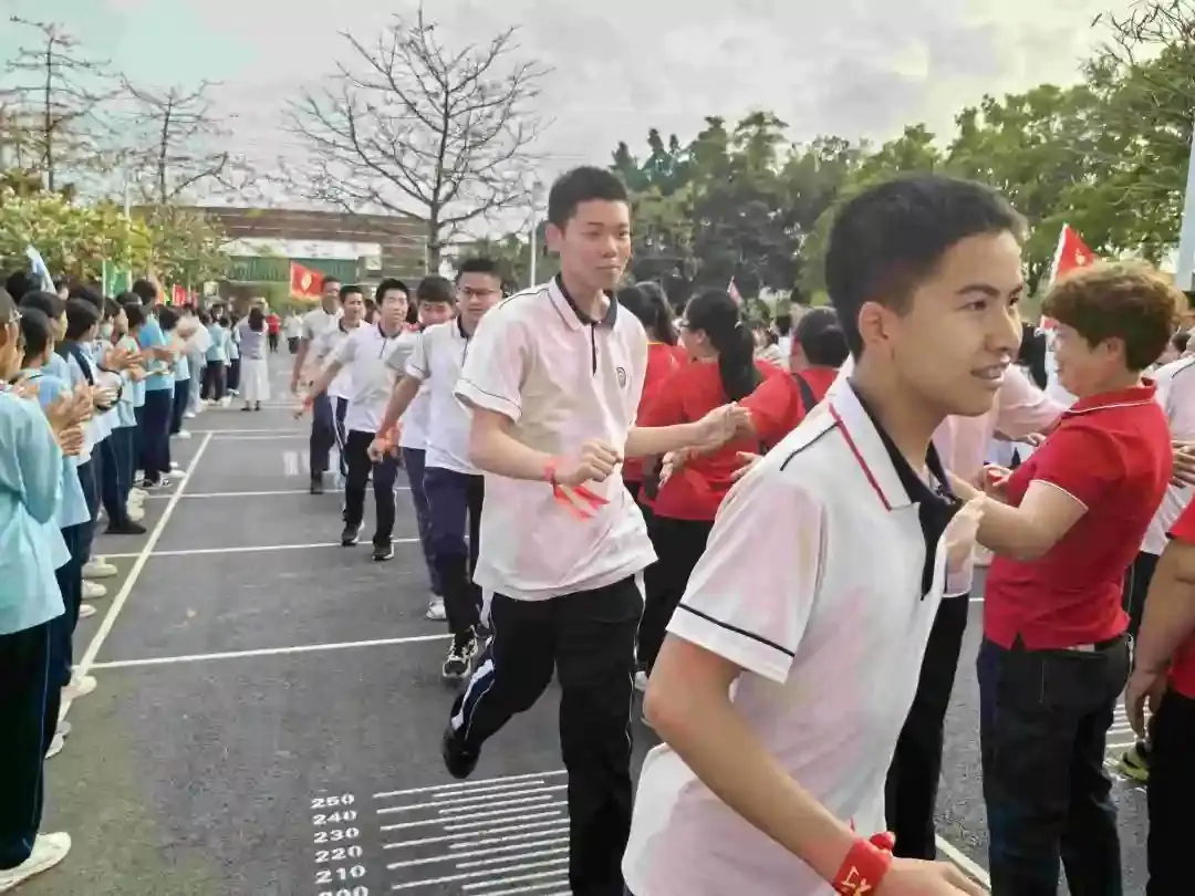 向光而行 决胜中考——纪中浪网中学隆重举办2024届中考百日誓师大会-第78张图片-四季读书网 向光而行 决胜中考——纪中浪网中学隆重举办2024届中考百日誓师大会-第78张图片-四季读书网