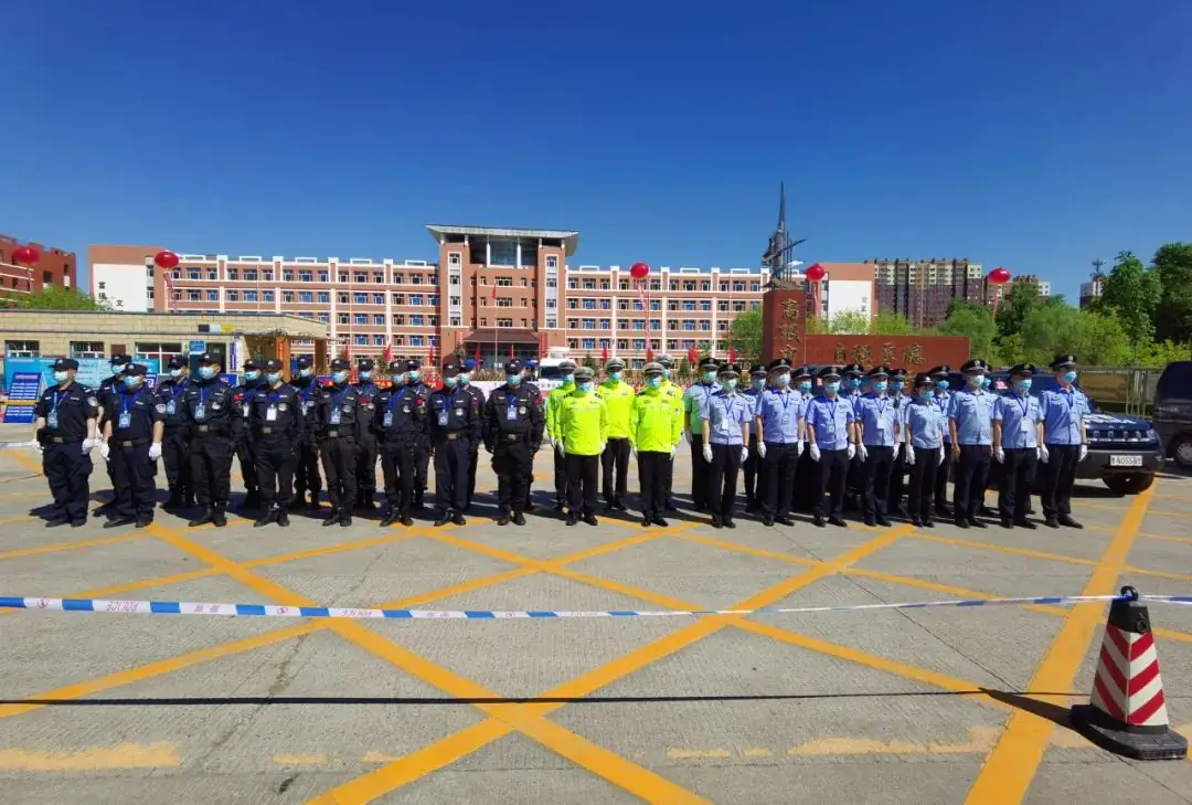 【助力高考】 学子迎战高考 公安全程安保——五大连池市公安局投入多警强化高考安保工作-第11张图片-四季读书网 【助力高考】 学子迎战高考 公安全程安保——五大连池市公安局投入多警强化高考安保工作-第11张图片-四季读书网