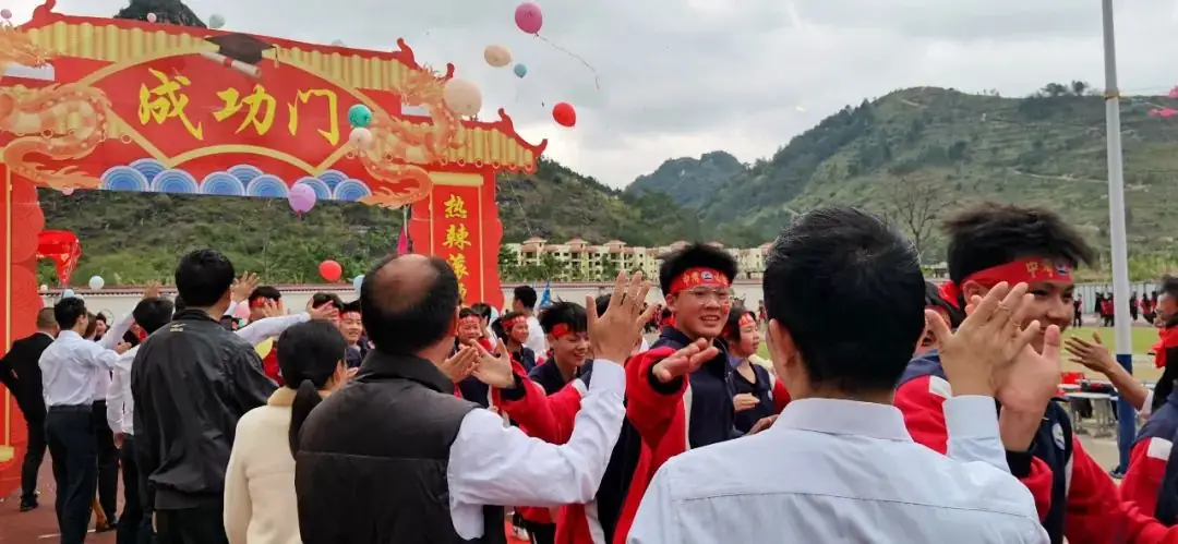 热辣滚烫战中考 百日拼搏铸辉煌 ——天等县向都镇初级中学开展2024年中考誓师大会-第18张图片-四季读书网 热辣滚烫战中考 百日拼搏铸辉煌 ——天等县向都镇初级中学开展2024年中考誓师大会-第18张图片-四季读书网