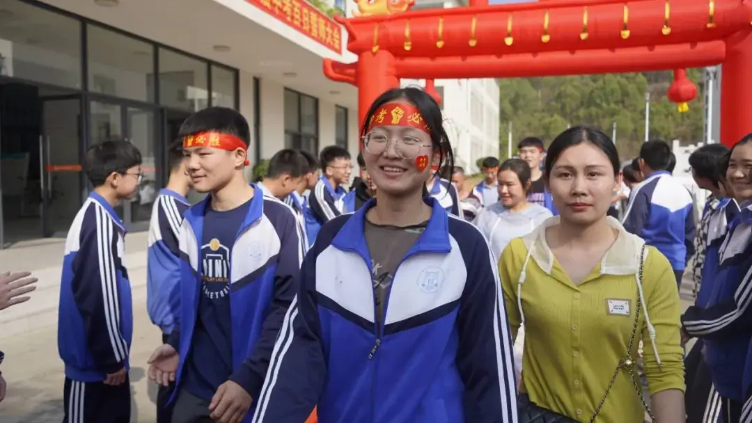 十年磨剑凌绝顶,中考竞渡展雄风 ——富宁上海新纪元实验学校2024届中考冲刺誓师大会纪实-第20张图片-四季读书网