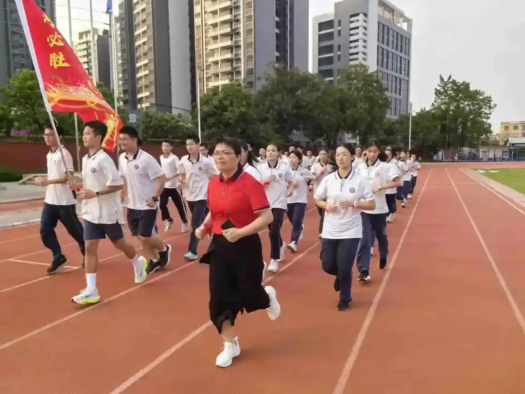 向光而行 决胜中考——纪中浪网中学隆重举办2024届中考百日誓师大会-第84张图片-四季读书网 向光而行 决胜中考——纪中浪网中学隆重举办2024届中考百日誓师大会-第84张图片-四季读书网
