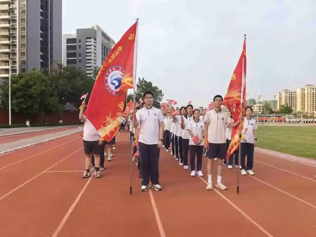 向光而行 决胜中考——纪中浪网中学隆重举办2024届中考百日誓师大会-第51张图片-四季读书网 向光而行 决胜中考——纪中浪网中学隆重举办2024届中考百日誓师大会-第51张图片-四季读书网