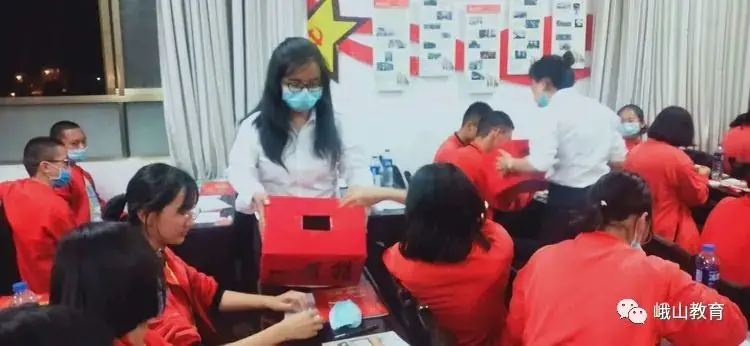 为梦想而战 冲刺中考——峨山县锦屏中学开展初三年级心理健康教育讲座-第7张图片-四季读书网