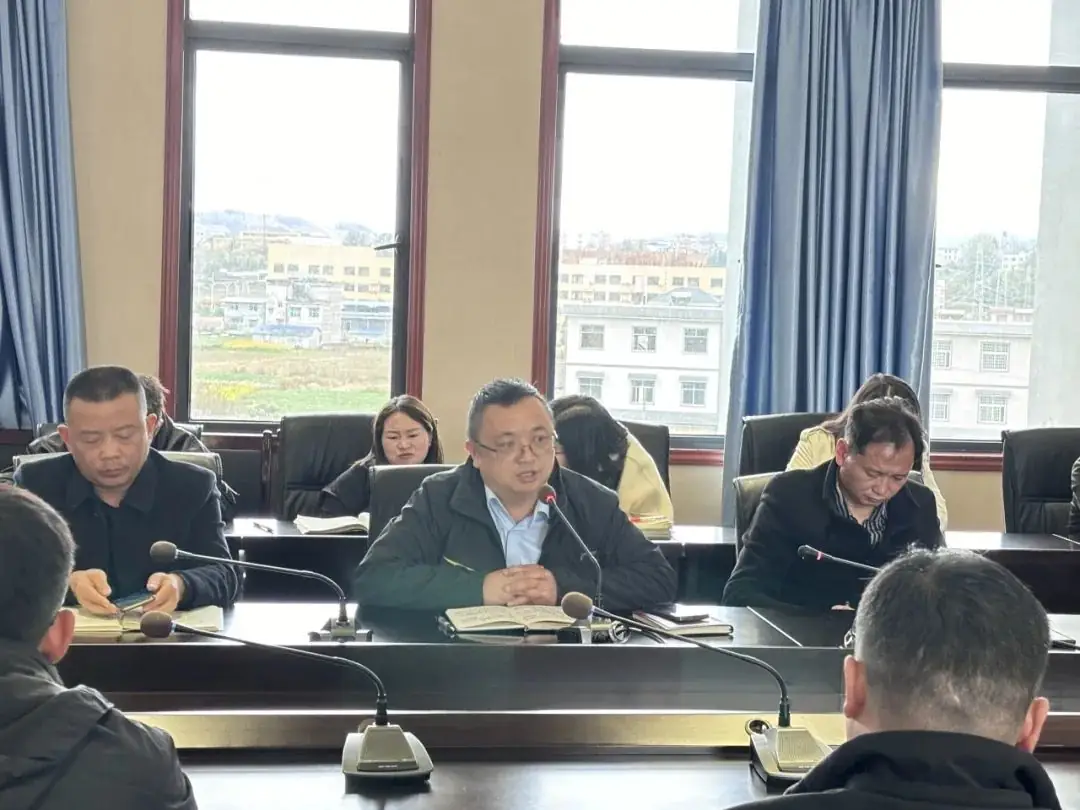 我校初中部(龙凤中学)召开2024年中考会考第二次备考会-第8张图片-四季读书网