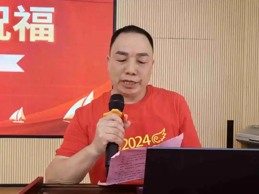 向光而行 决胜中考——纪中浪网中学隆重举办2024届中考百日誓师大会-第13张图片-四季读书网 向光而行 决胜中考——纪中浪网中学隆重举办2024届中考百日誓师大会-第13张图片-四季读书网