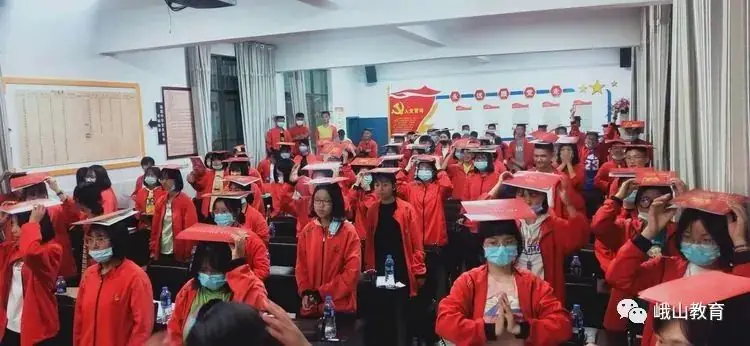为梦想而战 冲刺中考——峨山县锦屏中学开展初三年级心理健康教育讲座-第6张图片-四季读书网
