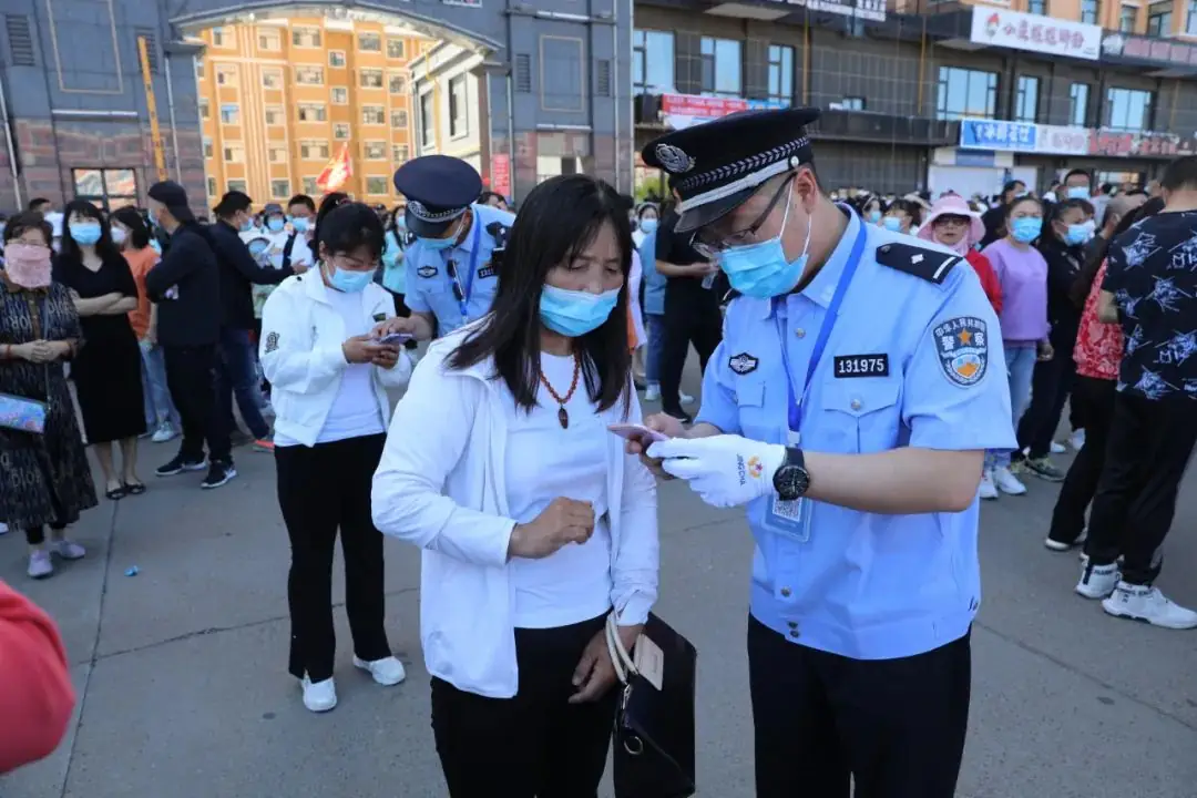 【助力高考】 学子迎战高考 公安全程安保——五大连池市公安局投入多警强化高考安保工作-第10张图片-四季读书网 【助力高考】 学子迎战高考 公安全程安保——五大连池市公安局投入多警强化高考安保工作-第10张图片-四季读书网