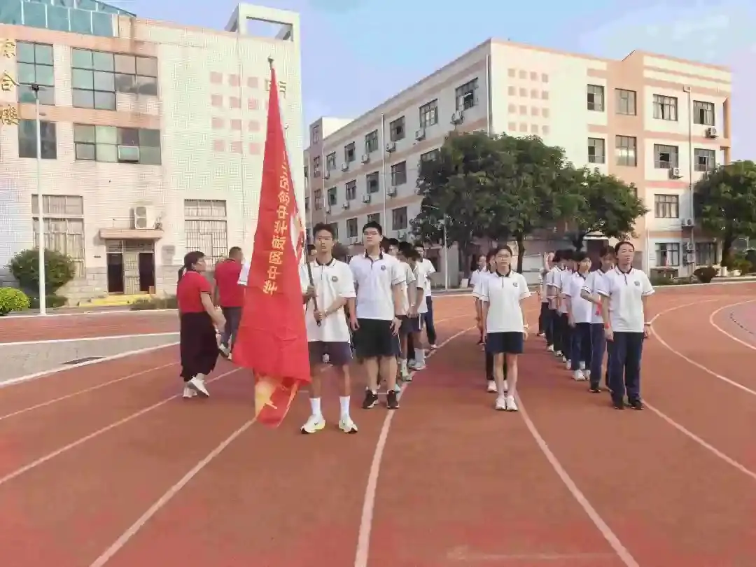 向光而行 决胜中考——纪中浪网中学隆重举办2024届中考百日誓师大会-第50张图片-四季读书网 向光而行 决胜中考——纪中浪网中学隆重举办2024届中考百日誓师大会-第50张图片-四季读书网