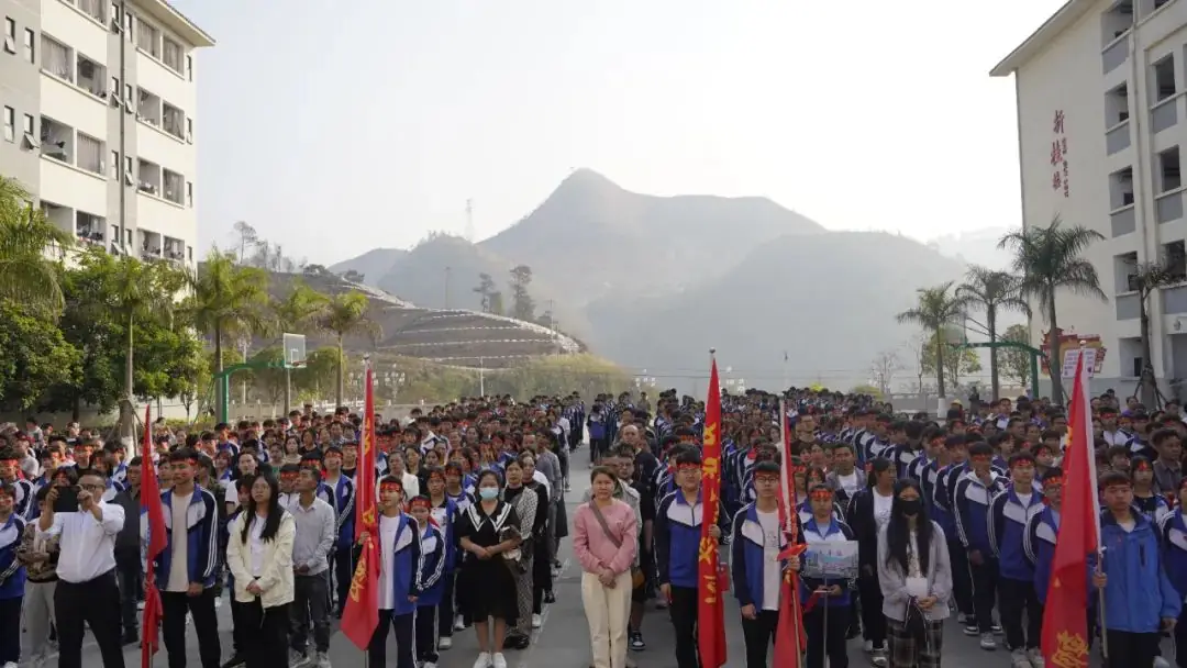 十年磨剑凌绝顶,中考竞渡展雄风 ——富宁上海新纪元实验学校2024届中考冲刺誓师大会纪实-第4张图片-四季读书网 十年磨剑凌绝顶,中考竞渡展雄风 ——富宁上海新纪元实验学校2024届中考冲刺誓师大会纪实-第4张图片-四季读书网