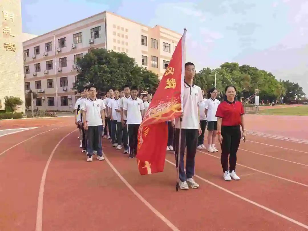 向光而行 决胜中考——纪中浪网中学隆重举办2024届中考百日誓师大会-第49张图片-四季读书网 向光而行 决胜中考——纪中浪网中学隆重举办2024届中考百日誓师大会-第49张图片-四季读书网