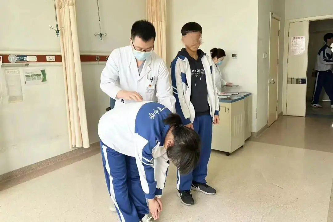 助力高考 为梦护航——东丽医院圆满完成2024年高考体检工作-第4张图片-四季读书网 助力高考 为梦护航——东丽医院圆满完成2024年高考体检工作-第4张图片-四季读书网