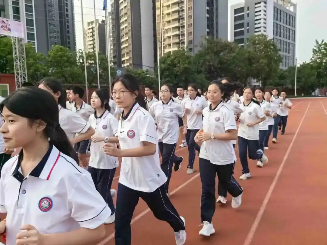 向光而行 决胜中考——纪中浪网中学隆重举办2024届中考百日誓师大会-第83张图片-四季读书网 向光而行 决胜中考——纪中浪网中学隆重举办2024届中考百日誓师大会-第83张图片-四季读书网