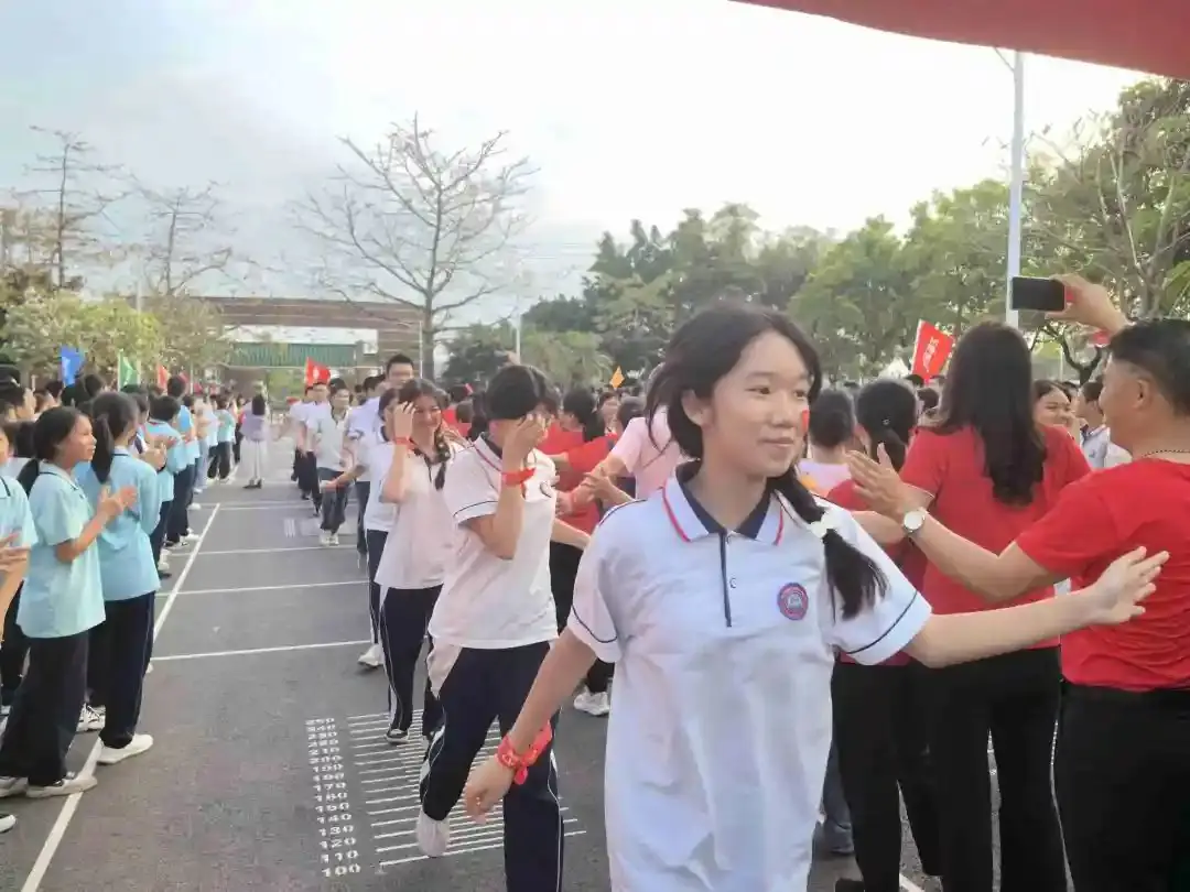 向光而行 决胜中考——纪中浪网中学隆重举办2024届中考百日誓师大会-第80张图片-四季读书网 向光而行 决胜中考——纪中浪网中学隆重举办2024届中考百日誓师大会-第80张图片-四季读书网