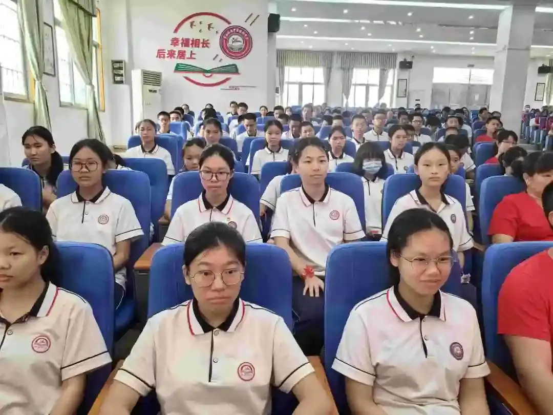 向光而行 决胜中考——纪中浪网中学隆重举办2024届中考百日誓师大会-第6张图片-四季读书网 向光而行 决胜中考——纪中浪网中学隆重举办2024届中考百日誓师大会-第6张图片-四季读书网