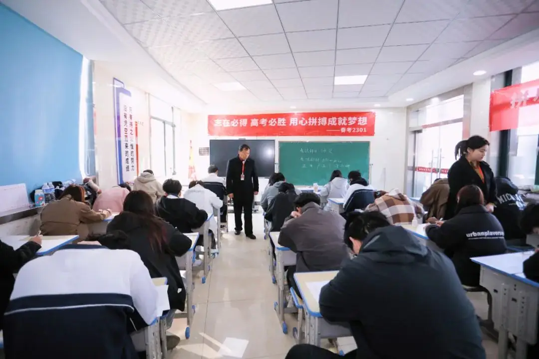 志在必得,高考必胜——春考冲刺班学子一模考试进行中-第3张图片-四季读书网 志在必得,高考必胜——春考冲刺班学子一模考试进行中-第3张图片-四季读书网