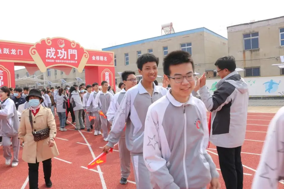 激扬斗志 逐梦中考——九年级中考誓师大会纪实-第31张图片-四季读书网