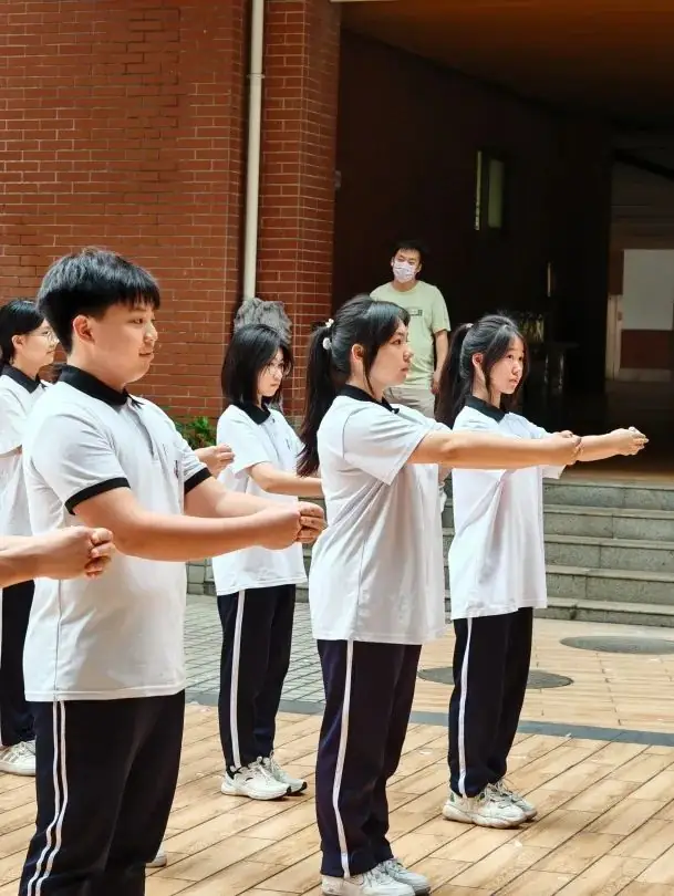 【战百日踔厉奋发,迎中考笃行不怠】佛山光正2024中考百日誓师大会隆重举行-第14张图片-四季读书网