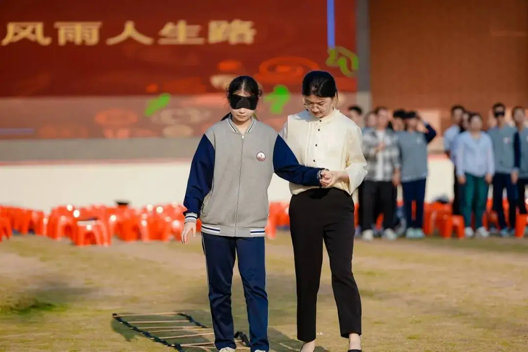 【小中考誓师大会】热辣滚烫战百日,勠力同心创辉煌——厦门市翔安火炬实验学校小中考誓师大会-第43张图片-四季读书网 【小中考誓师大会】热辣滚烫战百日,勠力同心创辉煌——厦门市翔安火炬实验学校小中考誓师大会-第43张图片-四季读书网
