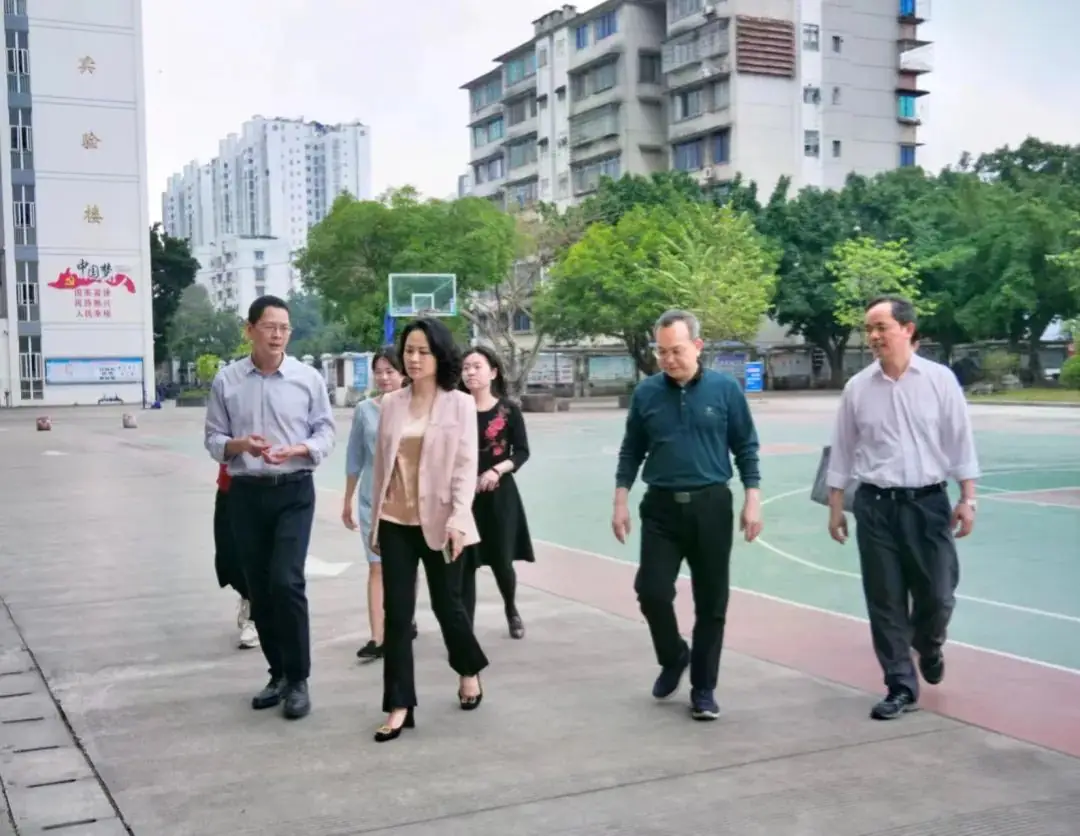 倾心指导,备战中考——柳南区领导莅临我校指导中考备考工作-第1张图片-四季读书网