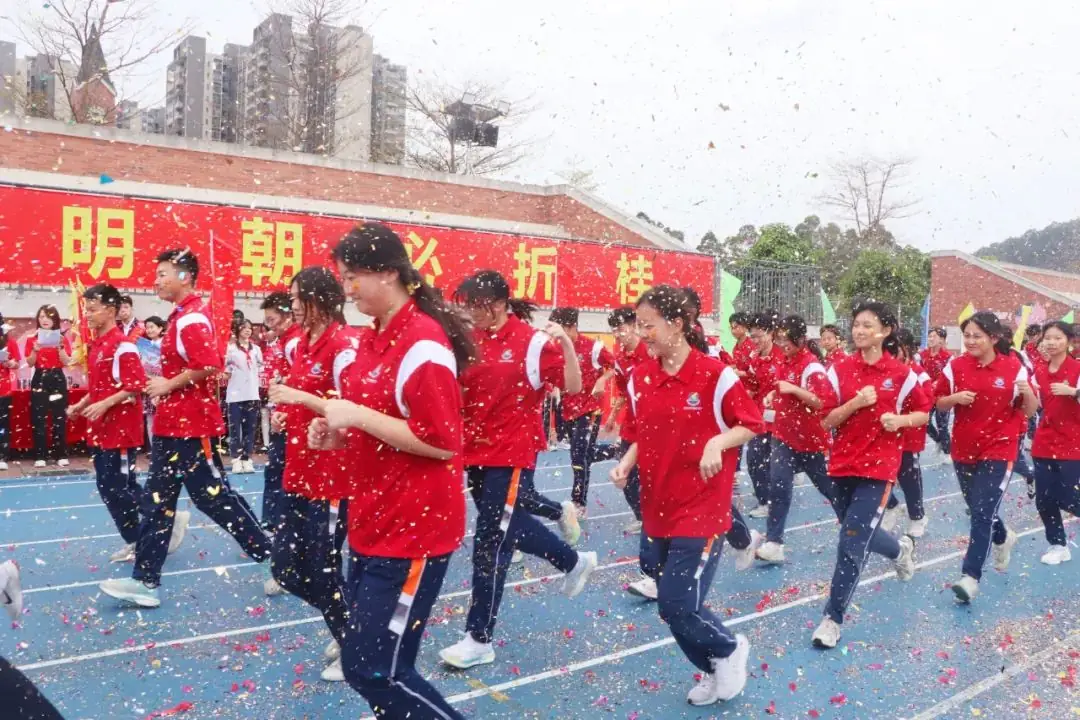 百日磨砺 剑指中考丨广州外国语学校附属学校2024届初三学子百日誓师大会-第7张图片-四季读书网