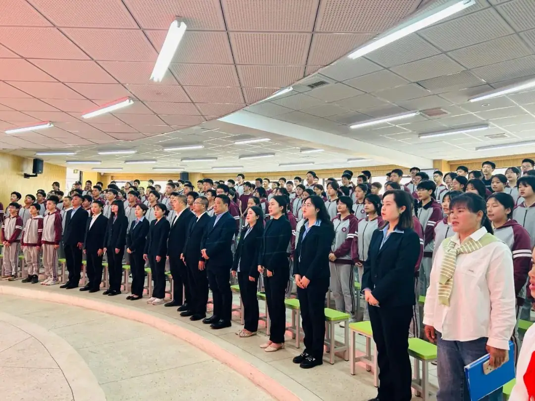 我为自己证明,决胜中考、勇攀高峰——宜宾市第十初级中学校中考冲刺誓师大会-第6张图片-四季读书网