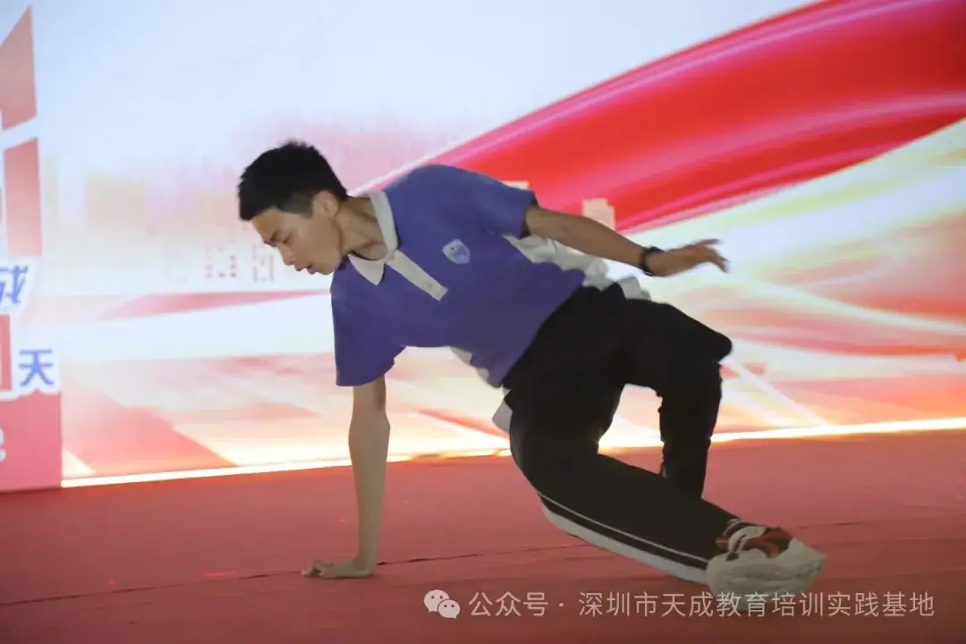 【冲刺百日遂宏愿 决胜中考正青春】深圳大学附属教育集团外国语中学中考冲刺活动圆满落幕!-第11张图片-四季读书网 【冲刺百日遂宏愿 决胜中考正青春】深圳大学附属教育集团外国语中学中考冲刺活动圆满落幕!-第11张图片-四季读书网