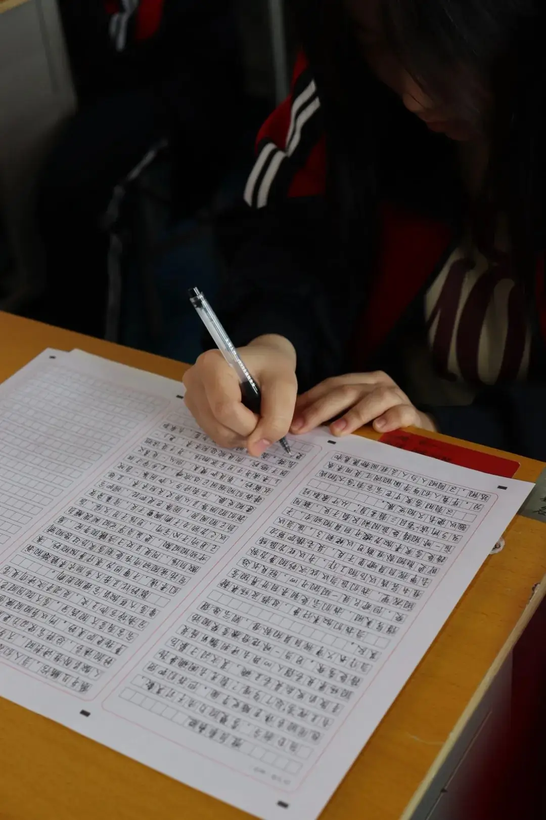 奋力拼搏 决战高考——高三年级举行第一次模拟考试-第8张图片-四季读书网 奋力拼搏 决战高考——高三年级举行第一次模拟考试-第8张图片-四季读书网