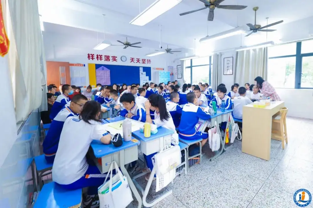 说起“中考第一”,你会想起哪所学校?| 每周一校-第7张图片-四季读书网
