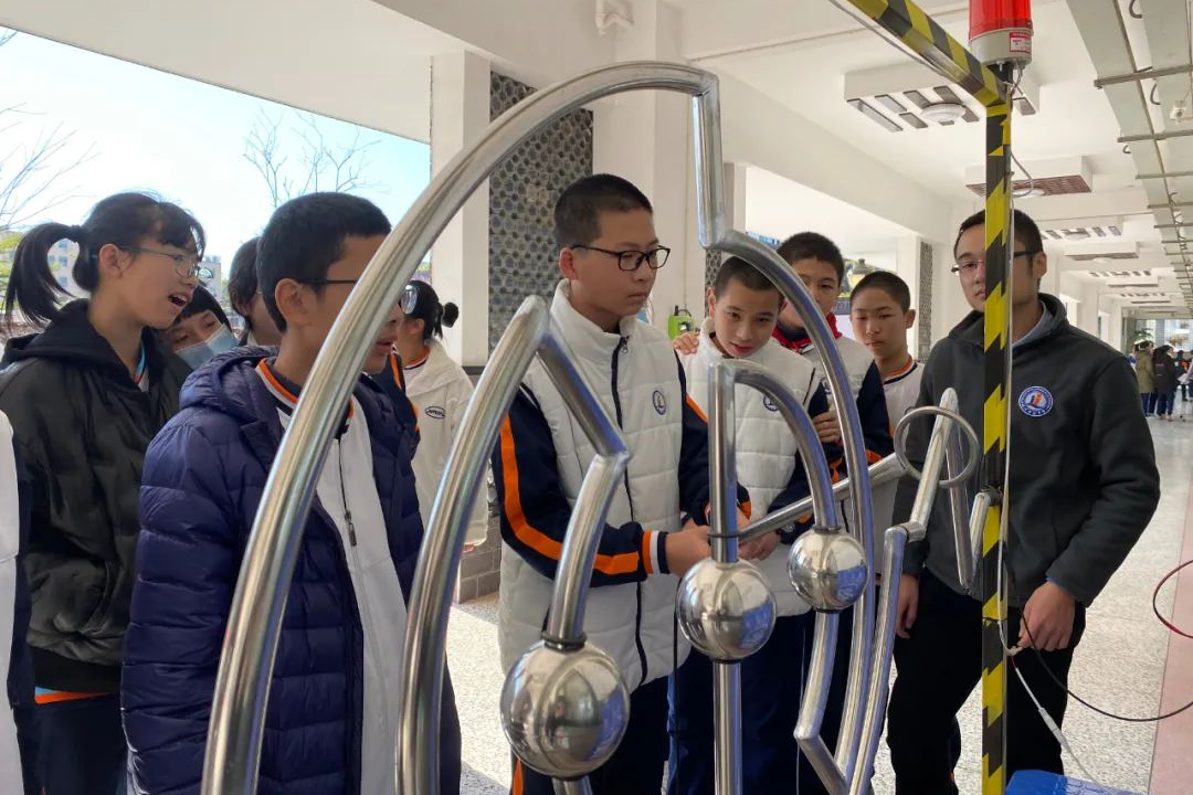 说起“中考第一”,你会想起哪所学校?| 每周一校-第14张图片-四季读书网
