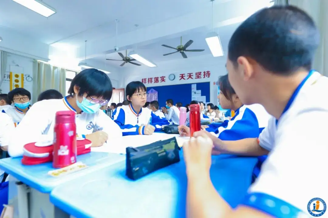说起“中考第一”,你会想起哪所学校?| 每周一校-第8张图片-四季读书网