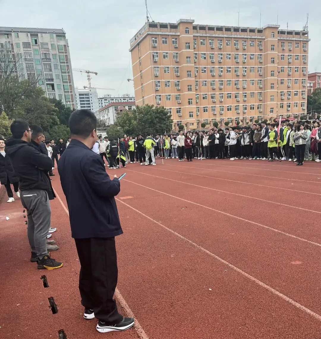 趣味减压增活力  赋能奔跑迎高考——赣县中学高三年级开展趣味减压活动 第4张