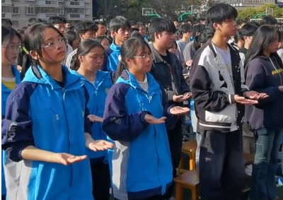 实验中学、云阳中学、凤鸣中学举行决战高考誓师大会→-第5张图片-四季读书网 实验中学、云阳中学、凤鸣中学举行决战高考誓师大会→-第5张图片-四季读书网