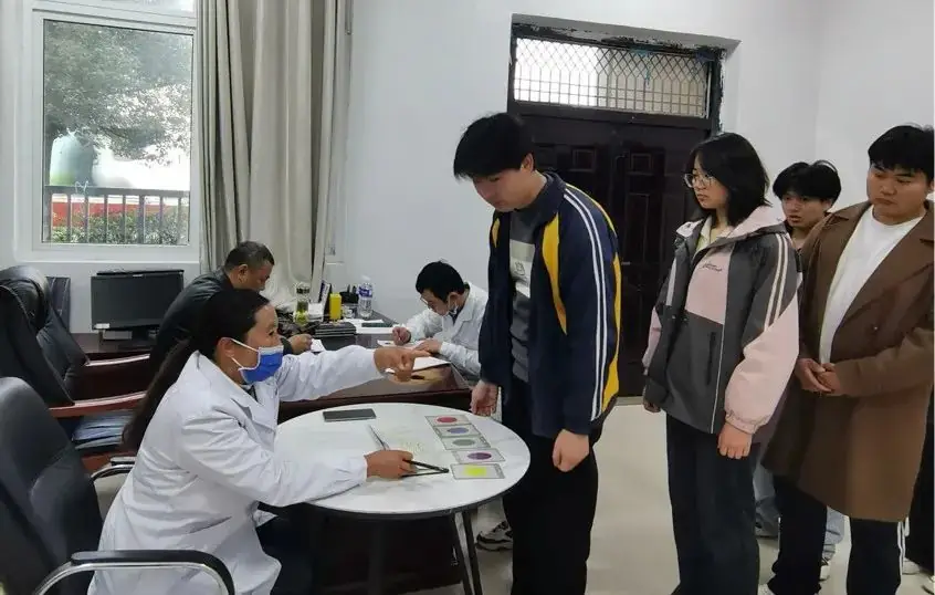 助力高考,为梦护航——铜陵市财经学校圆满完成2024年高考体检工作-第5张图片-四季读书网 助力高考,为梦护航——铜陵市财经学校圆满完成2024年高考体检工作-第5张图片-四季读书网
