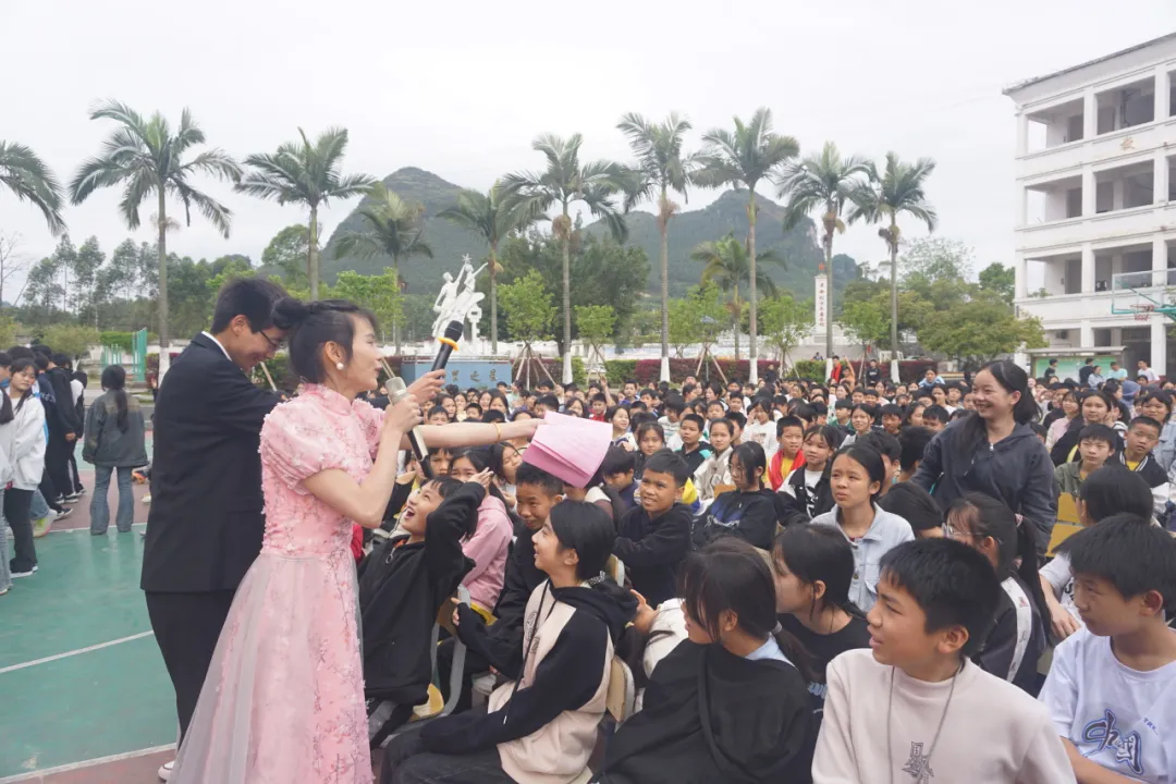 忻城县思练中学2024年中考冲刺誓师大会-第48张图片-四季读书网