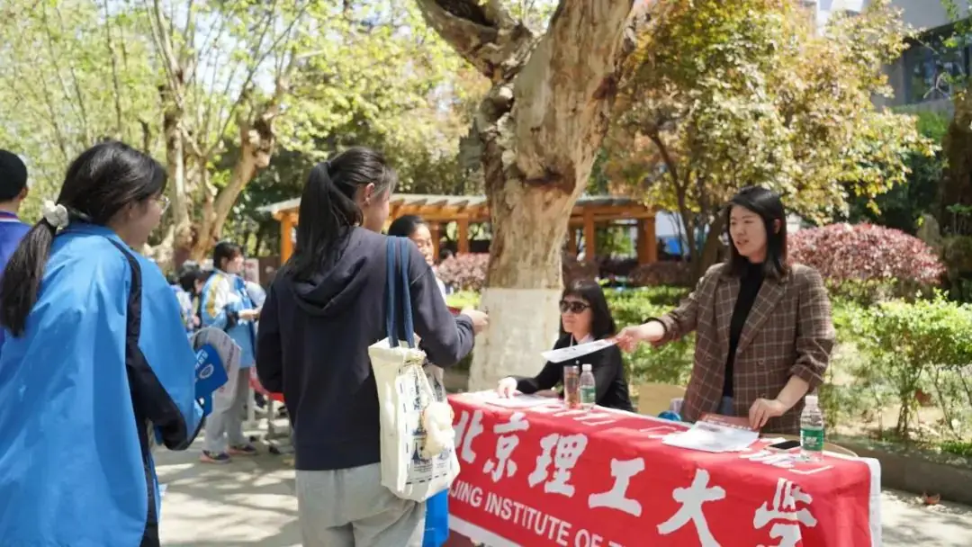 走进优质生源学校•携手助力圆梦高考——成都市中和中学开展生涯规划之“知名高校进校园”活动-第34张图片-四季读书网