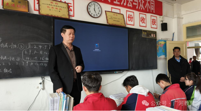 县教育局负责人检查指导高考备考工作-第3张图片-四季读书网 县教育局负责人检查指导高考备考工作-第3张图片-四季读书网