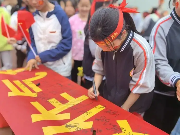 百日战中考,誓当凌绝顶 —— 富顺县飞龙镇九年制学校中考誓师大会-第33张图片-四季读书网 百日战中考,誓当凌绝顶 —— 富顺县飞龙镇九年制学校中考誓师大会-第33张图片-四季读书网
