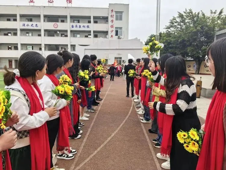 百日战中考,誓当凌绝顶 —— 富顺县飞龙镇九年制学校中考誓师大会-第19张图片-四季读书网 百日战中考,誓当凌绝顶 —— 富顺县飞龙镇九年制学校中考誓师大会-第19张图片-四季读书网