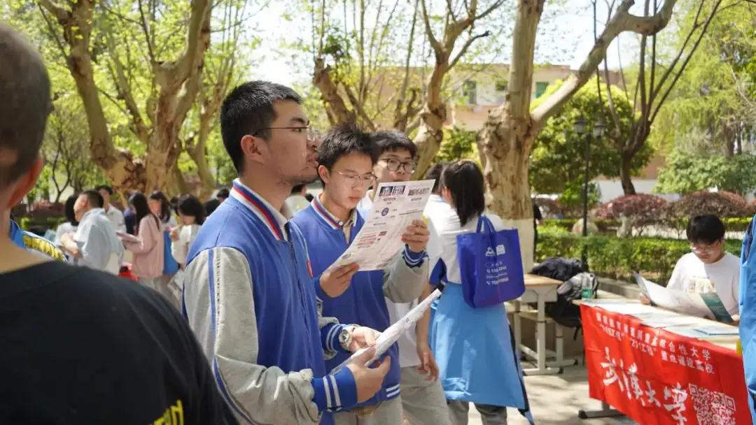 走进优质生源学校•携手助力圆梦高考——成都市中和中学开展生涯规划之“知名高校进校园”活动-第23张图片-四季读书网
