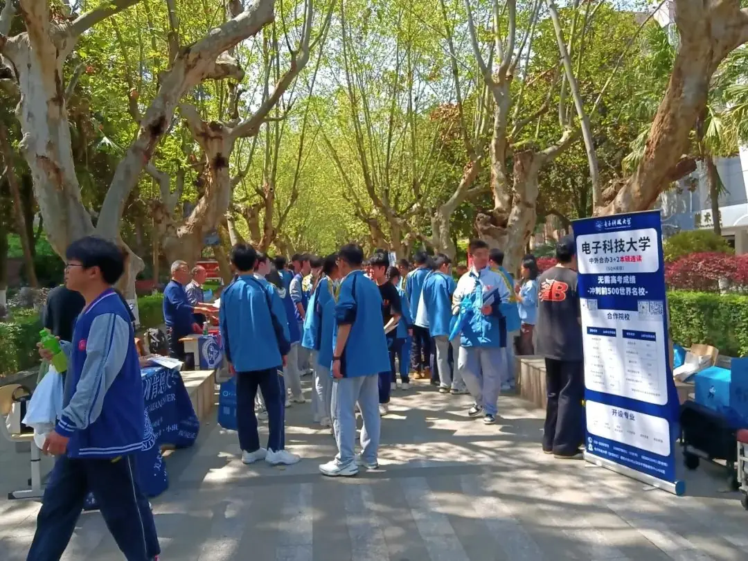 走进优质生源学校•携手助力圆梦高考——成都市中和中学开展生涯规划之“知名高校进校园”活动-第18张图片-四季读书网