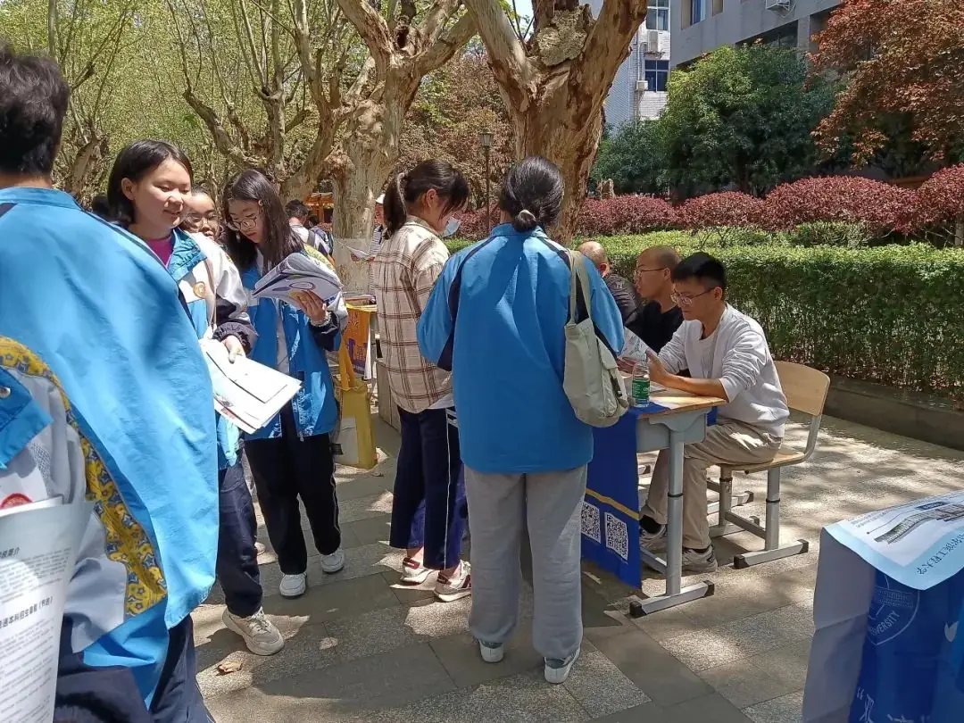 走进优质生源学校•携手助力圆梦高考——成都市中和中学开展生涯规划之“知名高校进校园”活动-第37张图片-四季读书网
