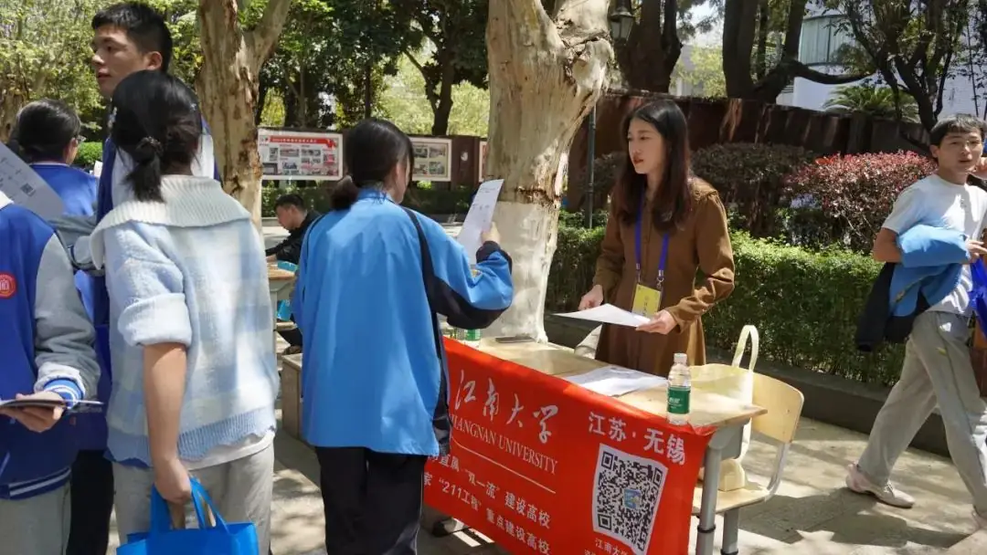 走进优质生源学校•携手助力圆梦高考——成都市中和中学开展生涯规划之“知名高校进校园”活动-第30张图片-四季读书网