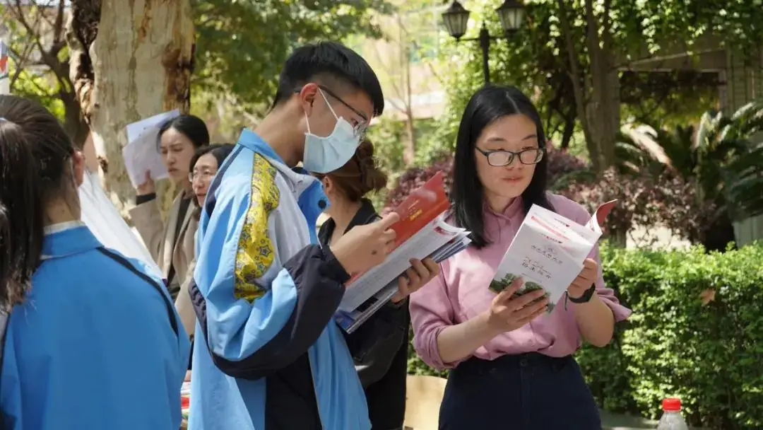 走进优质生源学校•携手助力圆梦高考——成都市中和中学开展生涯规划之“知名高校进校园”活动-第24张图片-四季读书网
