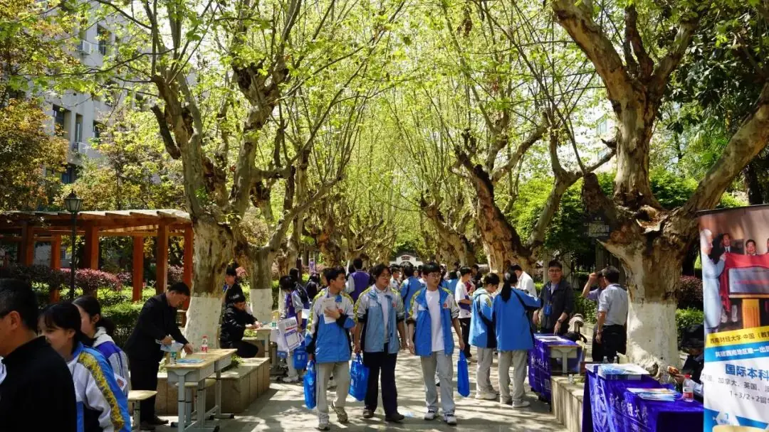 走进优质生源学校•携手助力圆梦高考——成都市中和中学开展生涯规划之“知名高校进校园”活动-第39张图片-四季读书网