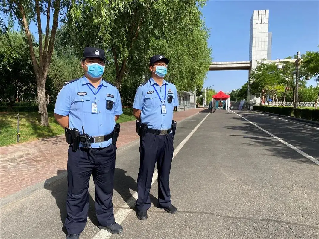 直击高考现场!鄂尔多斯这一幕幕,值得被记录!-第4张图片-四季读书网