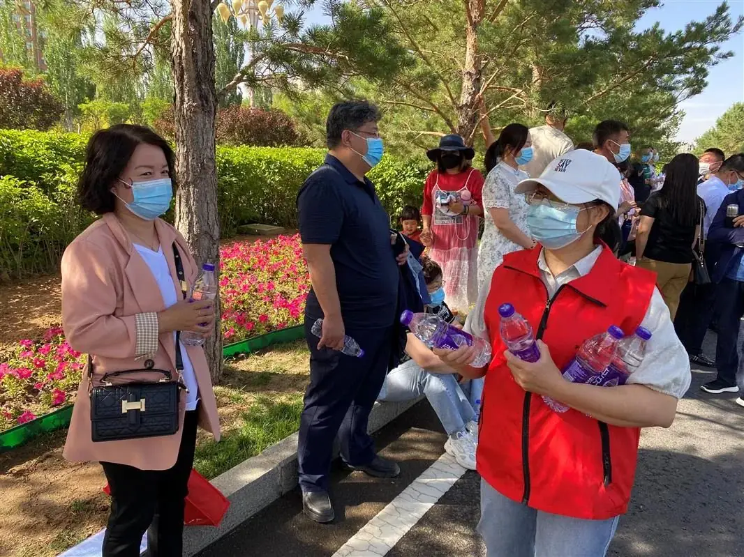 直击高考现场!鄂尔多斯这一幕幕,值得被记录!-第8张图片-四季读书网