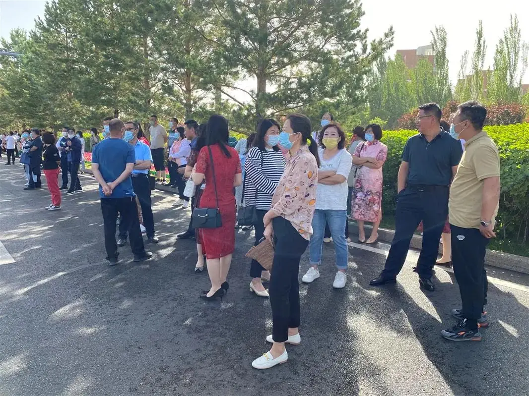 直击高考现场!鄂尔多斯这一幕幕,值得被记录!-第2张图片-四季读书网