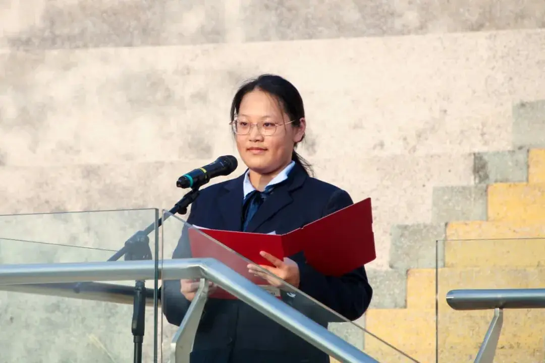 高考誓师——2023-2024学年度第二学期第六周的升旗仪式-第5张图片-四季读书网