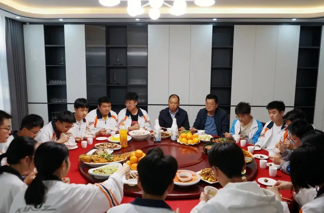 助力高考│春日有约,我和校长的共享“食”光-第22张图片-四季读书网