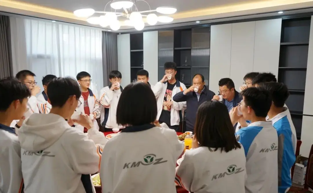 助力高考│春日有约,我和校长的共享“食”光-第16张图片-四季读书网